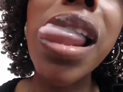 Chocolate-skinned bitch amazes with her forms