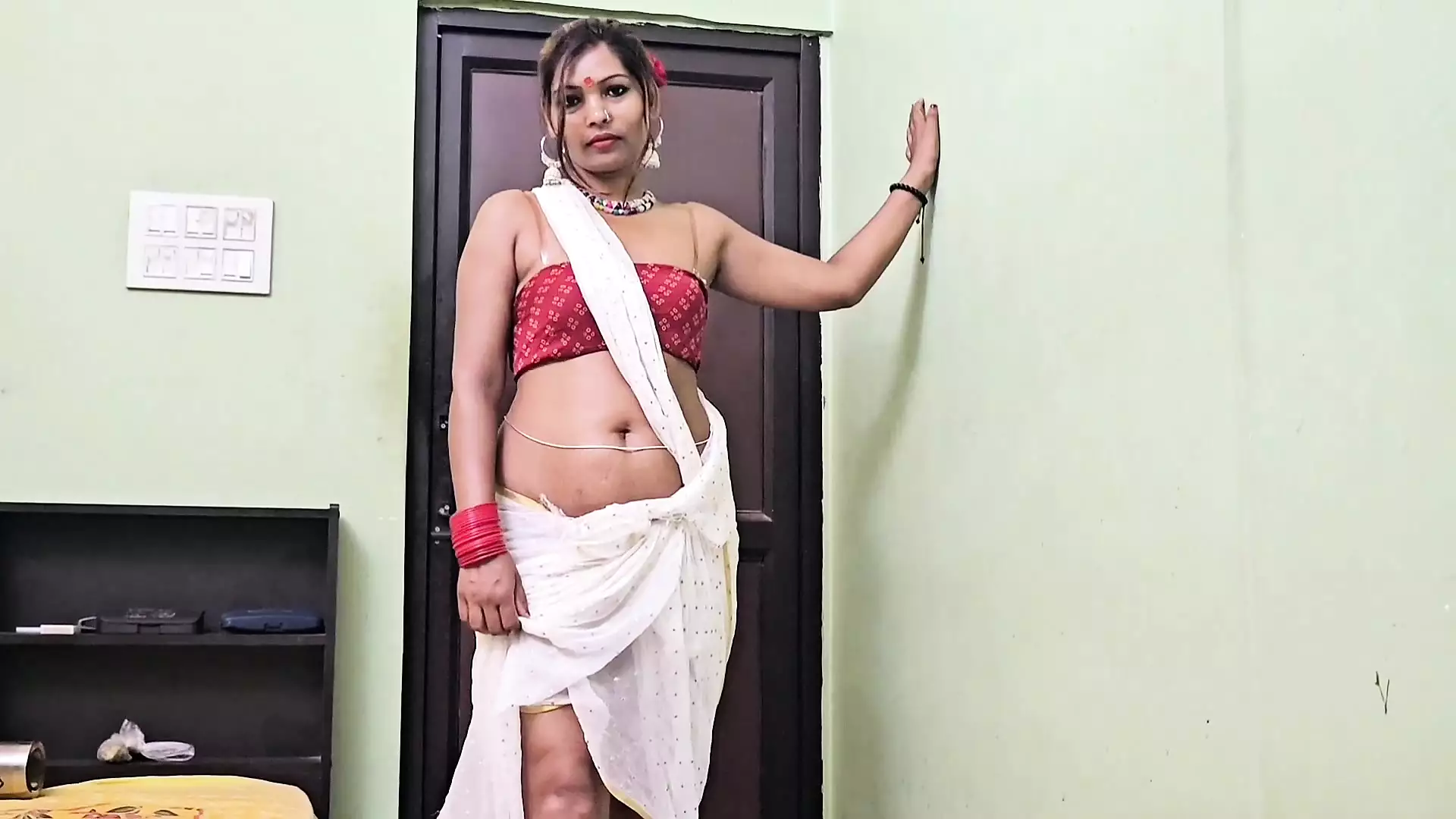 Desi Aunty and Indian Sex tape waitress have their first-ever time with mar...