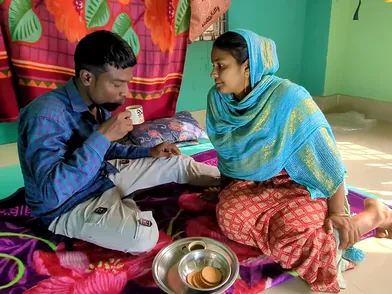 Desi nymph deluwara instructs kitchen abilities with her taut Indian slit