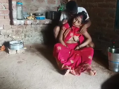 Beautiful Indian 18-year-old Bhabhi Ki Chudai gives first-time blowjob to her new boyfriend in Hindi