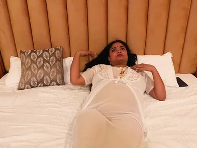 Indian wifey's close-up arse have fun leads to ultra-kinky make-out and scorching intercorse