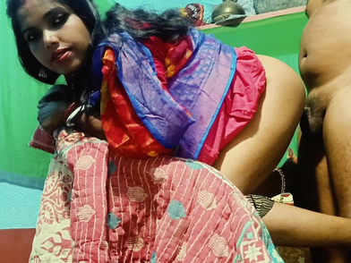 Step-Sonnie's Audio-Covered Desi Aunty Tries to Get Herself off