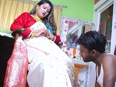 Stepmom India Bhabhi Gonzo talks dirty while getting pounded by her servent at Dinning When She was Alone at Home (Hindi