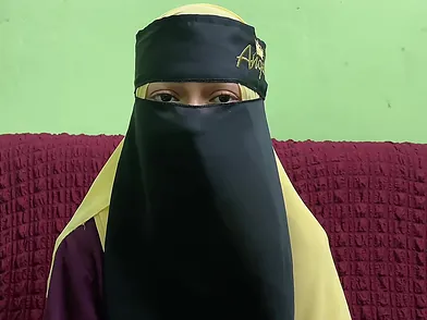 Step-siblings desperate for a job need a quickie, but the job offer is too good to refuse!