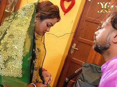 Watch this Indian teen Bhabhi desi handle her lover's hard cock like a pro!