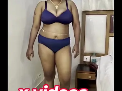Crazy Indian Aunty with fat fun bags tempts and garg...