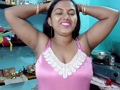 Watch this hot Indian mom in a fresh Bangladeshi saree with a bangla voice